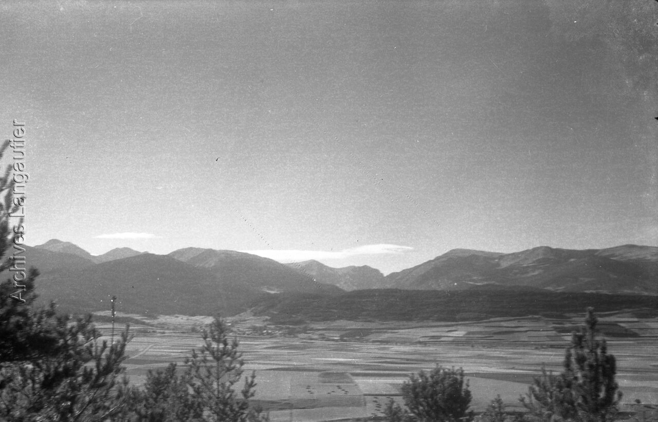 19510801_000035
